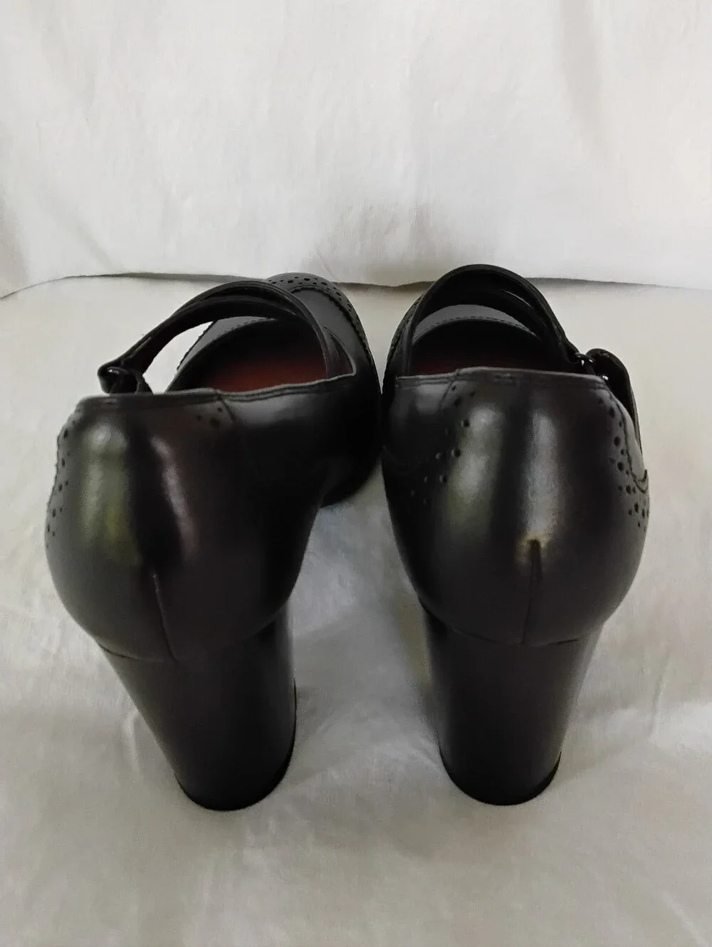 Womens Black Leather Clarks Mary Jane Pumps